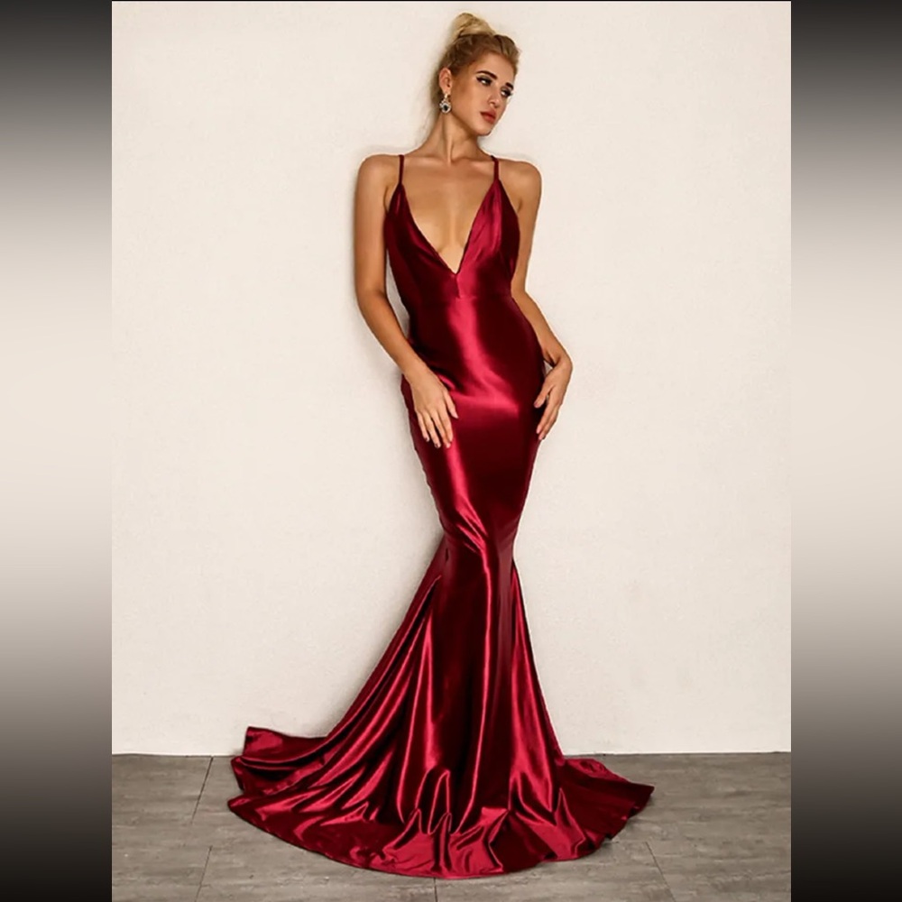 Backless dress